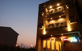 Douzi Hotel-Xpark. Gloria Outlets. Taoyuan Mrt
